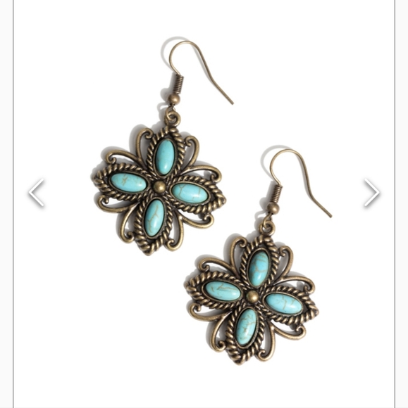 paparazzi Jewelry - Badlanda Ballad Brass Earring